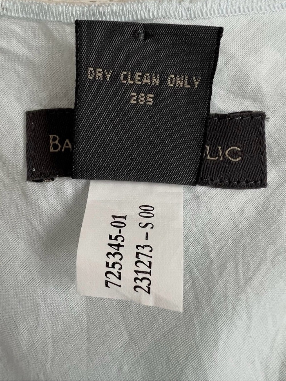 Banana Republic Black and Cream Brand Label Close-Up - Picture 9 of 16
